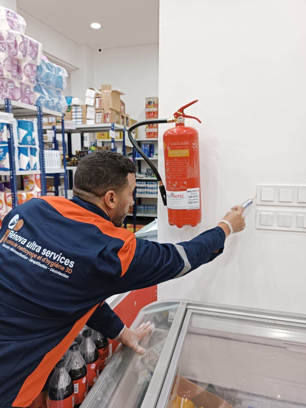 Zone alimentaire — Rénova Ultra Services à Casablanca : Gel appât en points ciblés, sans contact avec les denrées.