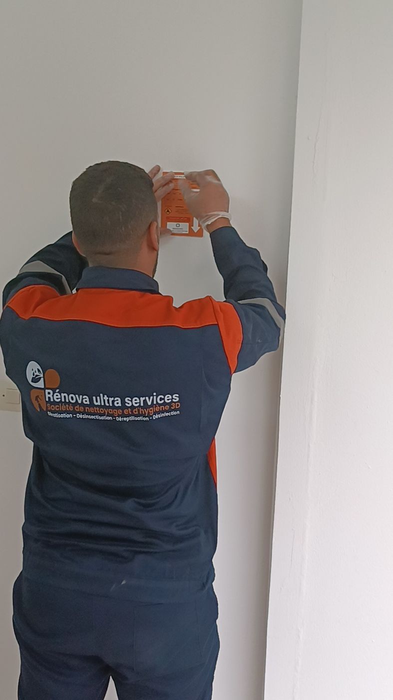 Traçabilité — Rénova Ultra Services à Casablanca : Étiquette QR posée sur le poste, scannée à chaque passage.